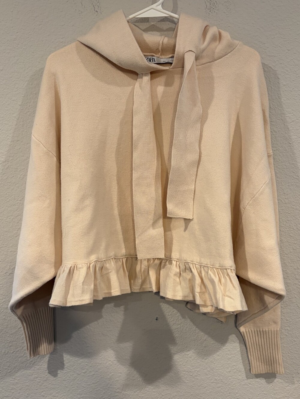 Zara Womens Cozy Cream Semi Crop Ruffle Trim Pullover Hoodie Sweater Size Small